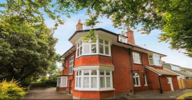 Beautiful self contained flat overlooking Queens P Main Photo
