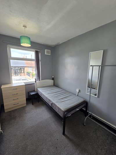 1 room available to rent  Main Photo