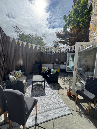 Lovely double room, huge terrace near Bellevue Rd Main Photo