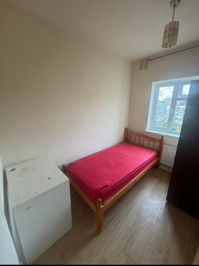 Small room to rent in the heart of kingston Main Photo