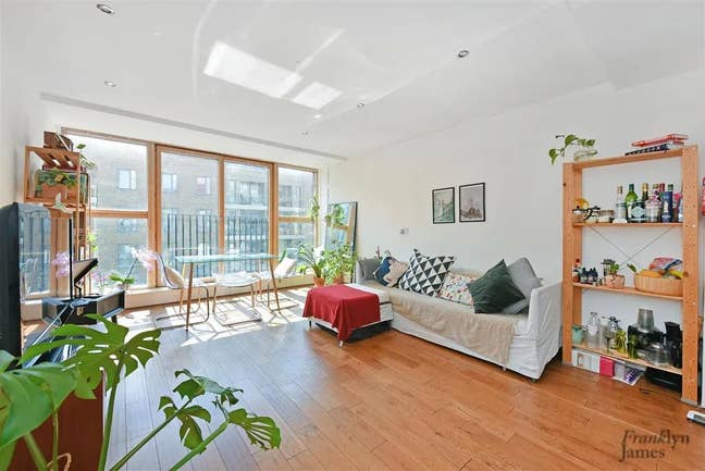 Large Double Room in Limehouse Main Photo