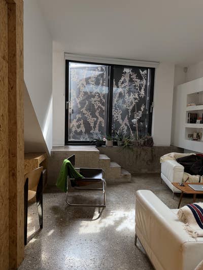 Spacious double bedroom modern architectural flat Main Photo