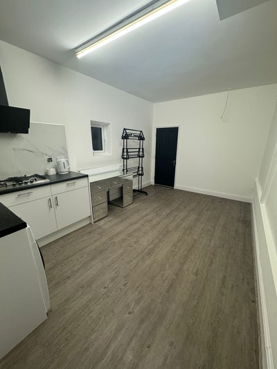 Studio House Rent 1000 Main Photo