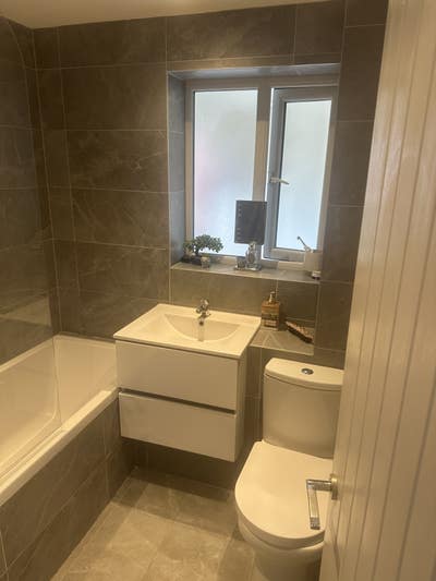 Double Room Rent &pound;800 PCM bills included  Main Photo