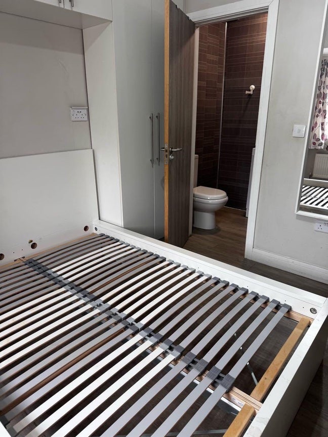 Ensuite Room Main Photo