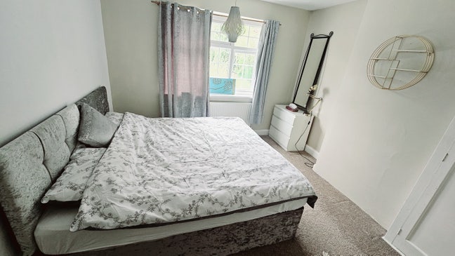 3 Bedrooms walking distance to Town Main Photo