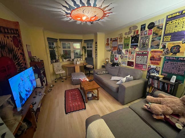Looking for a clean cool flatmate to live with Main Photo