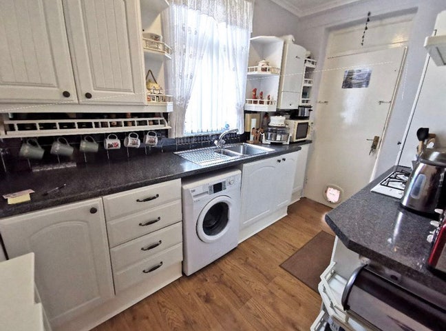 2 bedroom bungalow  Main Photo