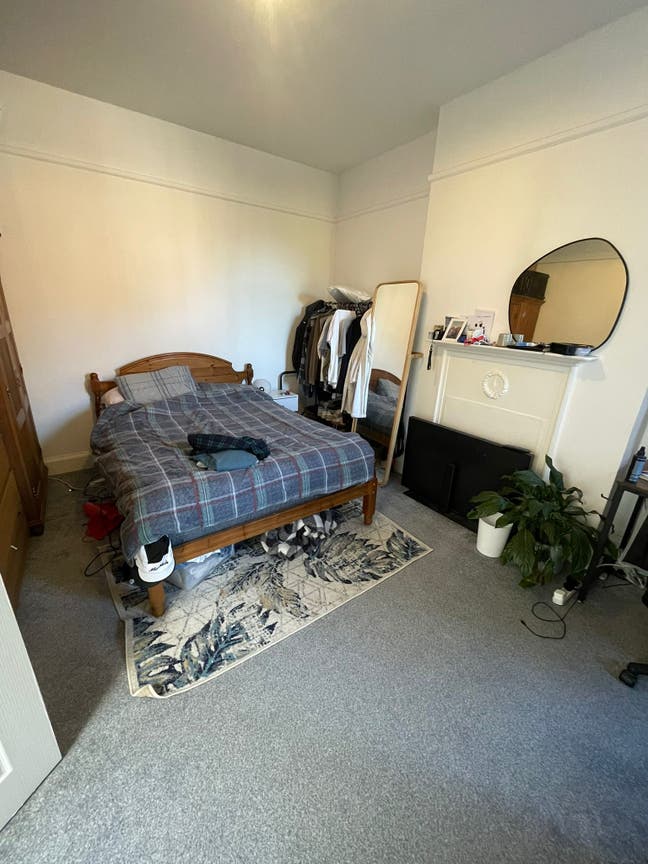Large double room in social Balham flat | sub 5 mi Main Photo