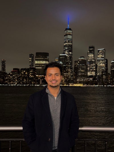 Professional male aged 27 working in finance Main Photo