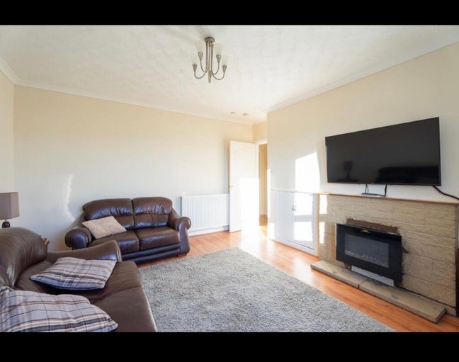  Bright Single Room to Rent - ML5 area , &pound;500pcm  Main Photo