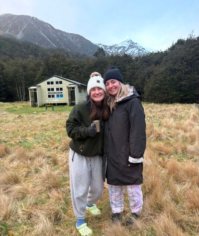 2 kiwi girls in search of 2 rooms  Main Photo