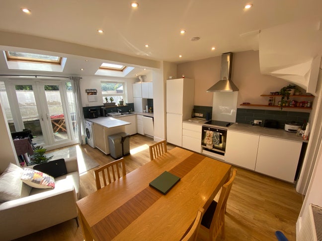3 Bedroom Mid Terrace House in Bedminster  Main Photo