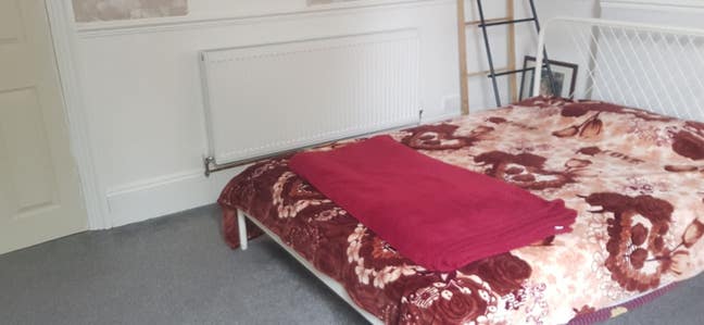 Beautiful master bedroom near Upton park Station Main Photo
