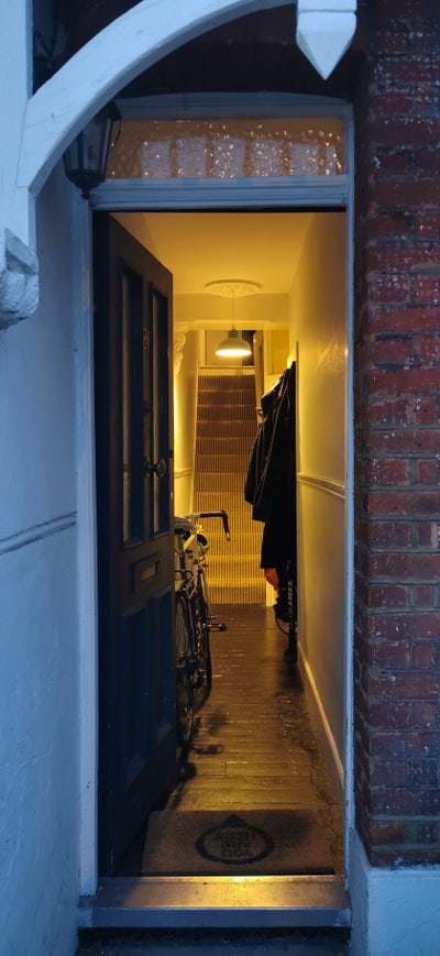 Cosy room in a creative house Main Photo