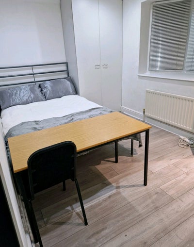 Luxury  Rooms -Modern House  Bills Included Main Photo