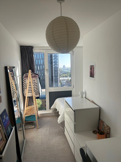 Sunny Room in 3 bed balcony flat, East London Main Photo