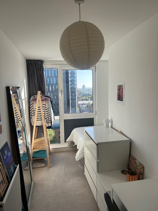 Sunny Room in 3 bed balcony flat, East London Main Photo