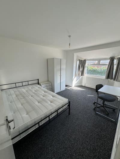 Short-Term Room In All Female Professional House  Main Photo