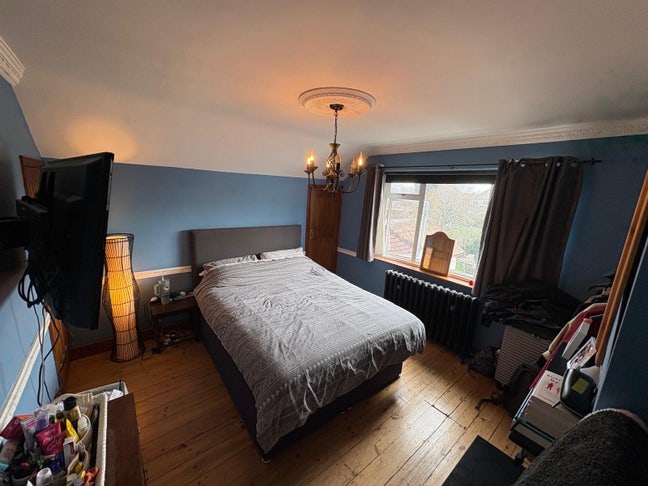 Double Room in fully furnished house. Main Photo