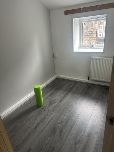 Small room available- not furnished  Main Photo