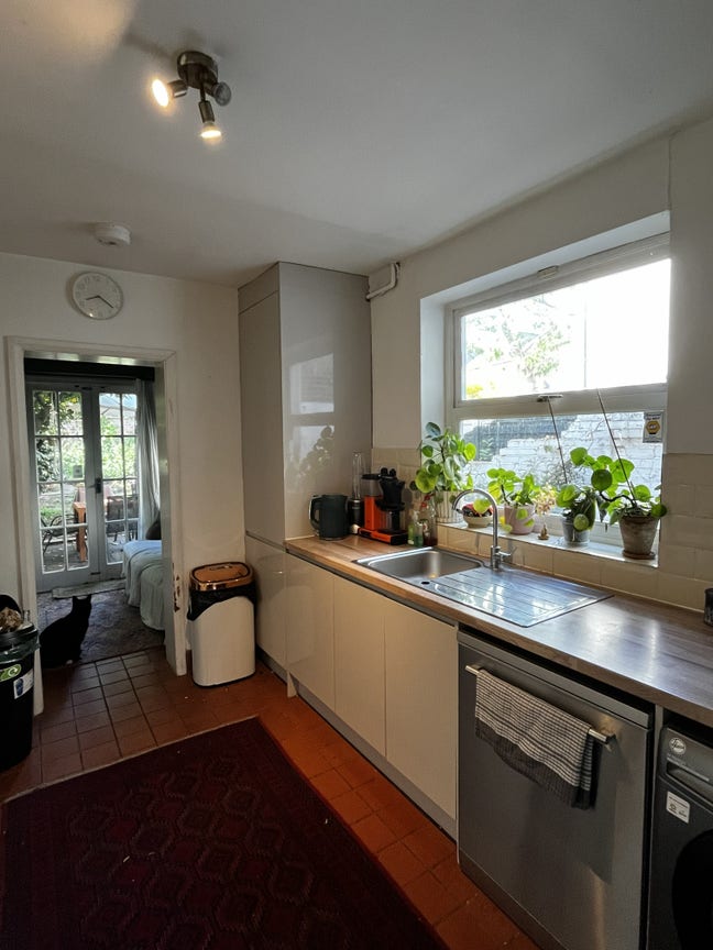 Dalston room in house with garden Main Photo