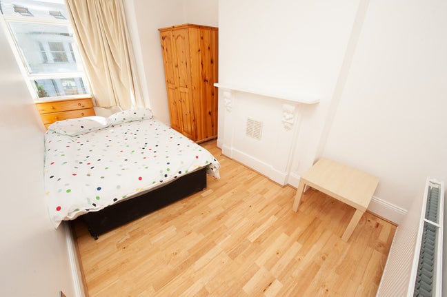 &pound;0 Deposit / Bills included / Shepherds Bush House Main Photo