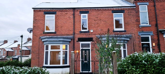 Available Now - Spacious Double Room Main Photo
