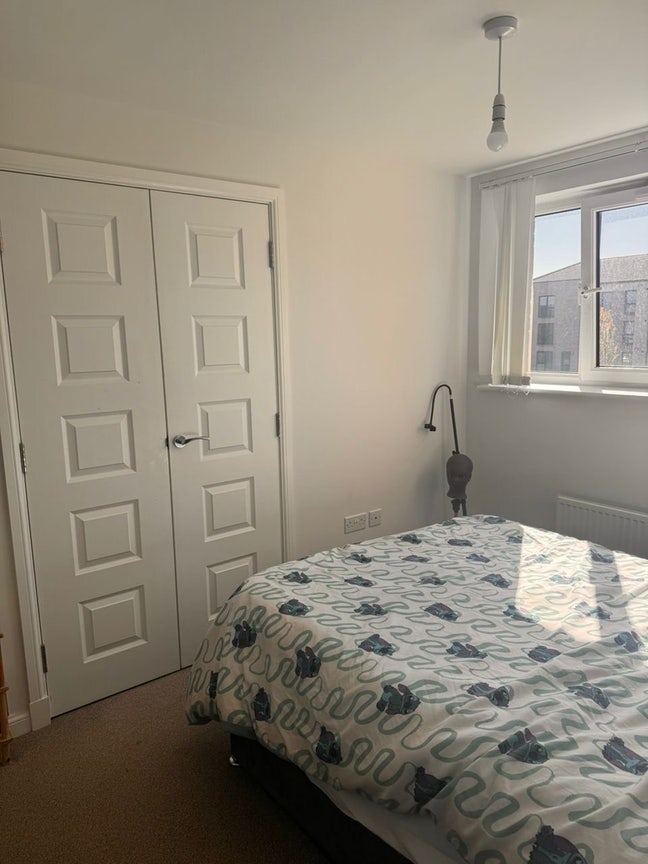 A double room in a 2 Bedroom flat at Dalmeny, SQ Main Photo