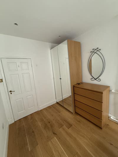 Double Room & Exclusive Bathroom, gr8 houseshare Main Photo
