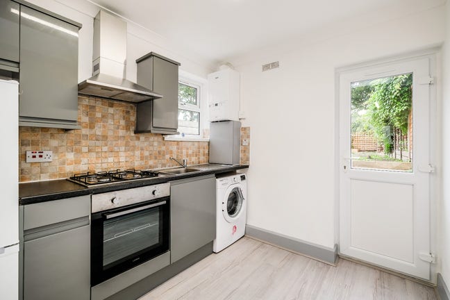 Flat A, 20, North Birkbeck Road Main Photo