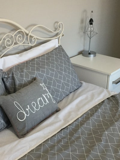 Furnished En-Suite Room Professional House Share Main Photo