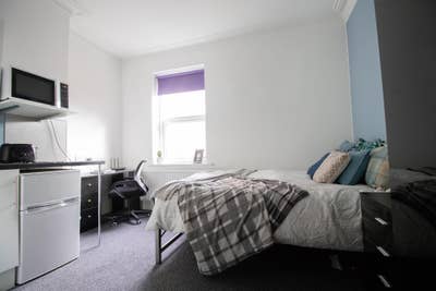Modern Ensuite 6 Bedroomed Main Photo
