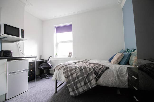 Modern Ensuite 6 Bedroomed Main Photo
