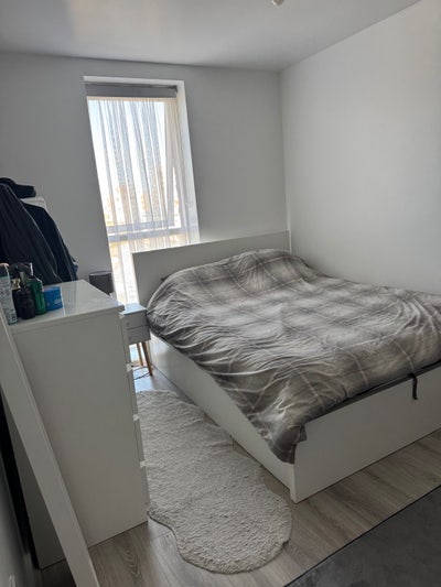 Spacious Double Room Available – East London-E14  Main Photo