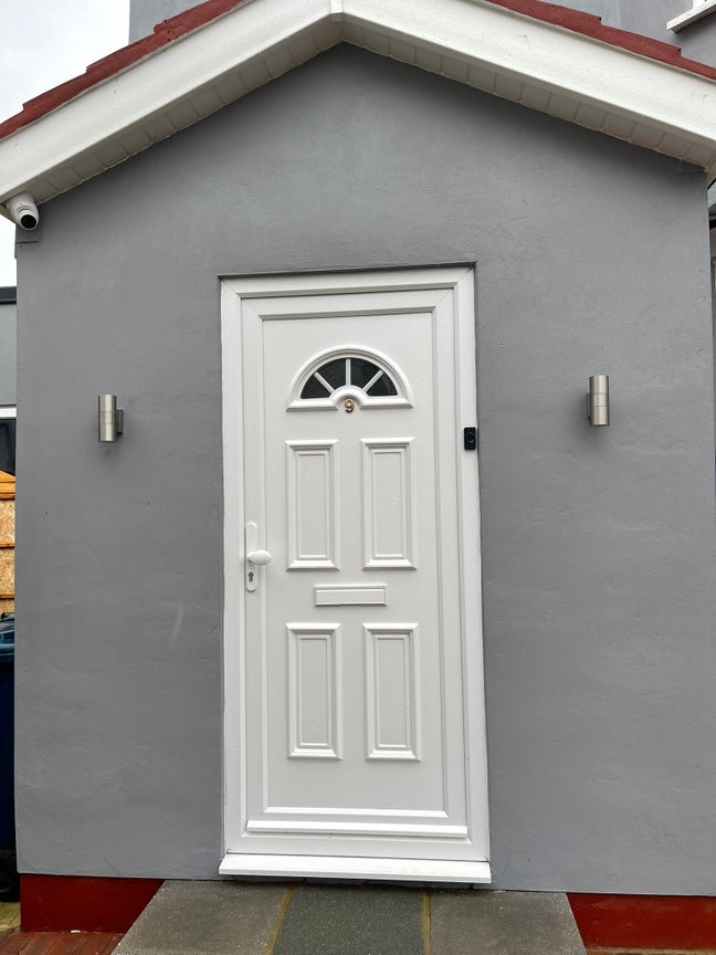 Spacious En-suite Double room bills included Main Photo