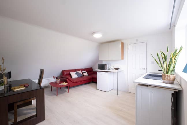 Beautiful, light, spacious studio nr A14 impington Main Photo
