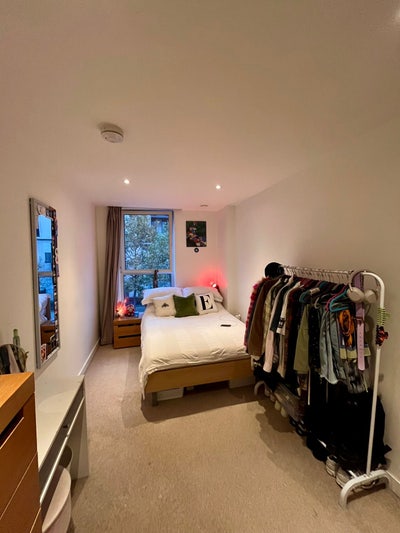 Bright room in a large 2 floor apartment - E20 Main Photo