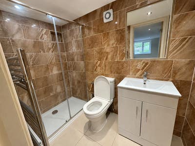 Spacious and Modern Double Room with En-suite CB4 Main Photo