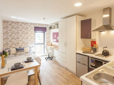 Spacious Studio – Tenancy Takeover  Main Photo