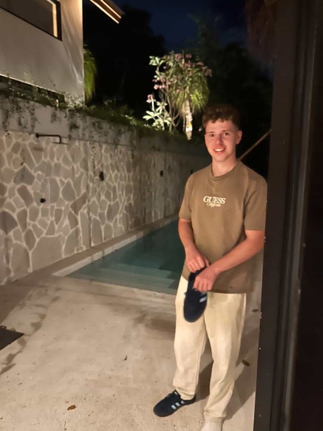 Looking for a room/house share  Main Photo