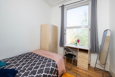 Bright Double Room ☀️ 5 Min to Archway Station Main Photo