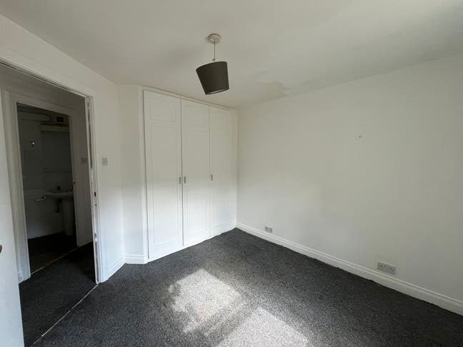 Amazing 3 Bed Flat Share in Oval AV. NOW!! Main Photo