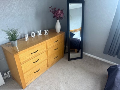 Spacious king sized room in a quiet location  Main Photo