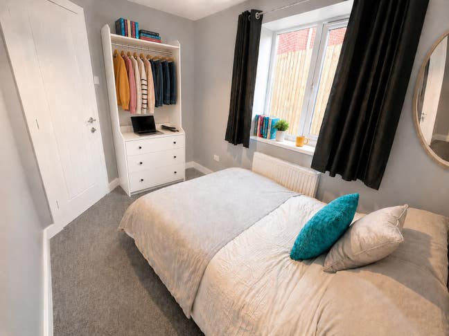 Doubleroom in a Gorgeous Shared House in Kingswood Main Photo