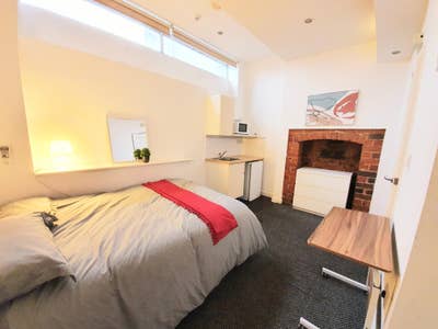 Central Willenhall En-suite Studios  Main Photo