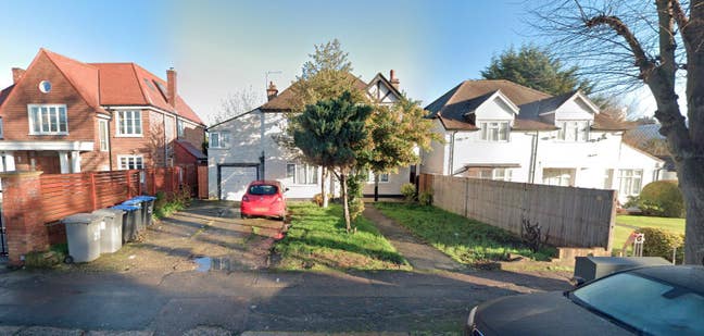 Delightful en-suite bedsit on Oakington Ave Main Photo
