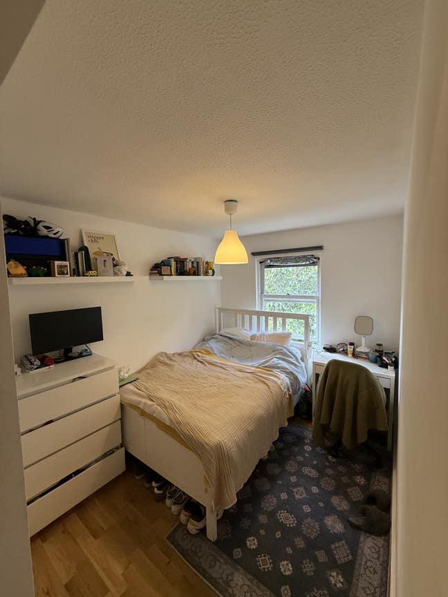 Spacious double room in Oval Main Photo