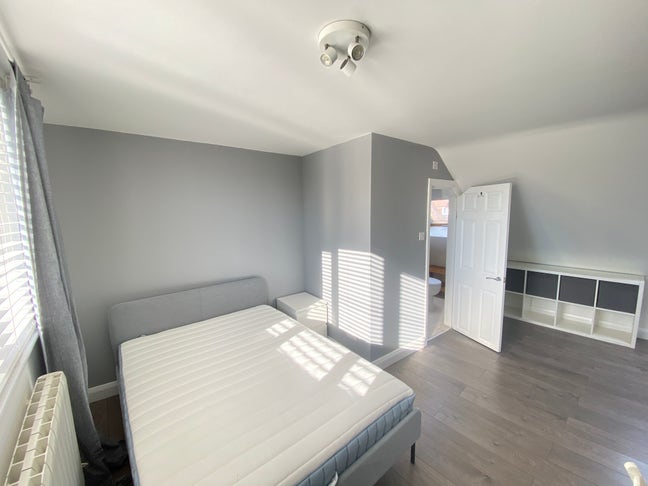 Spacious Beautiful En-Suite Room Epsom Co-Living  Main Photo