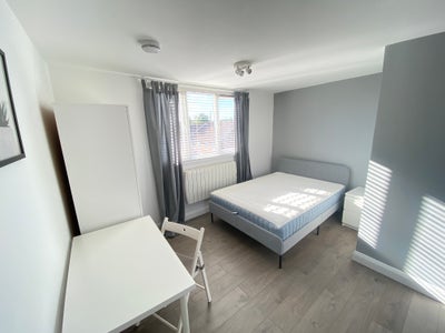 Spacious Double En-Suite Epsom Co-Living  Main Photo